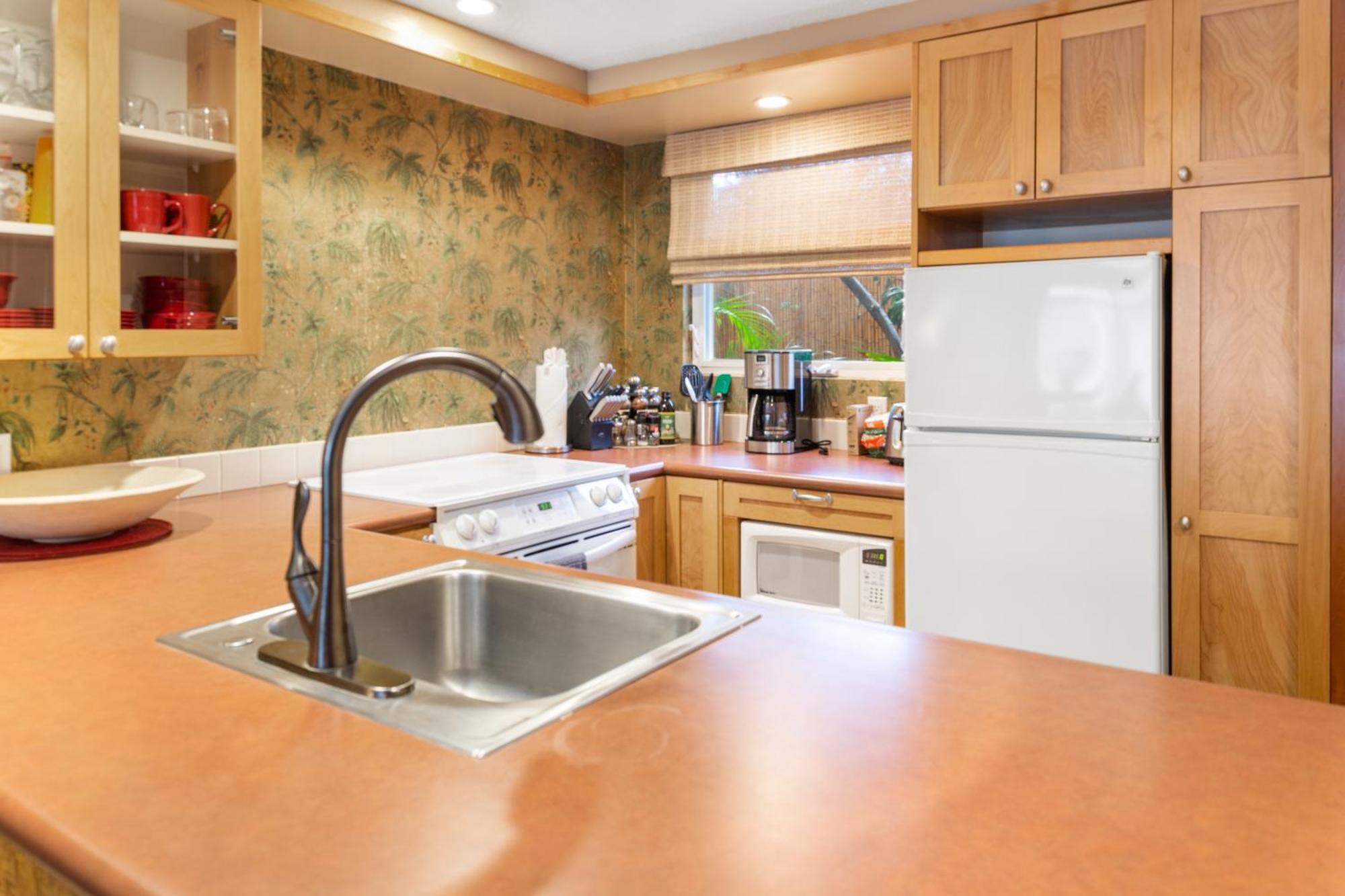 Lotus Suite, 1 Bedroom, Sleeps 4, Pool & Bbq, Pre-Renovation Summer Sale Kihei Exterior photo